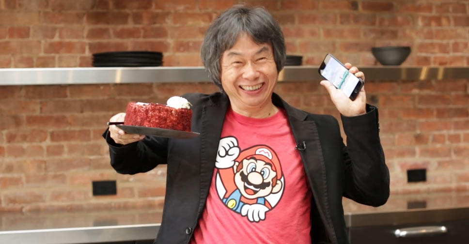 Miyamoto-play-Super-Mario-Run-One-Hand