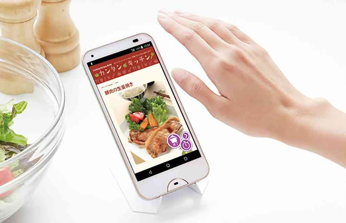 Kyocera-rafre-hand-gestures