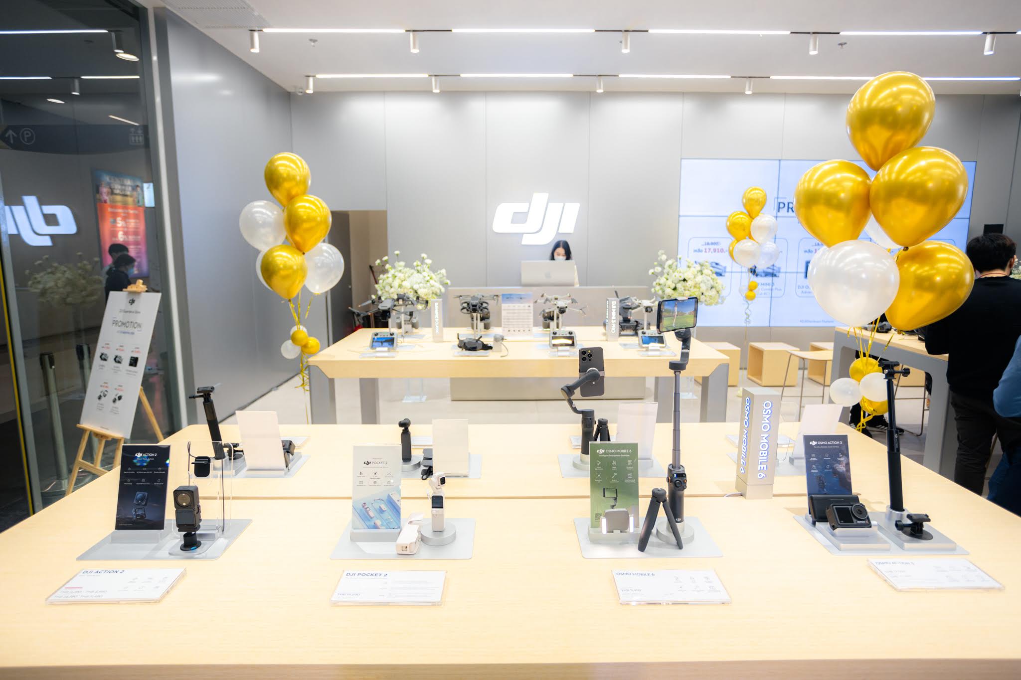 DJI Experience Store   1 4 1 